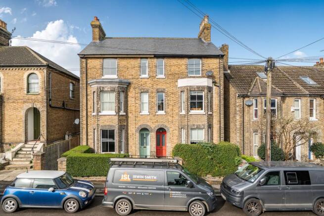 6 bed property, in Newton Road, £800,000