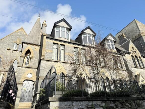6 bed property, in Western College Road, £600,000