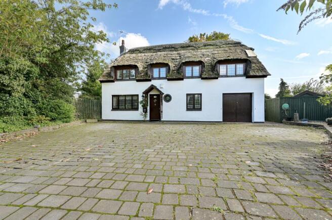 4 bed property, in Oban Court, £440,000