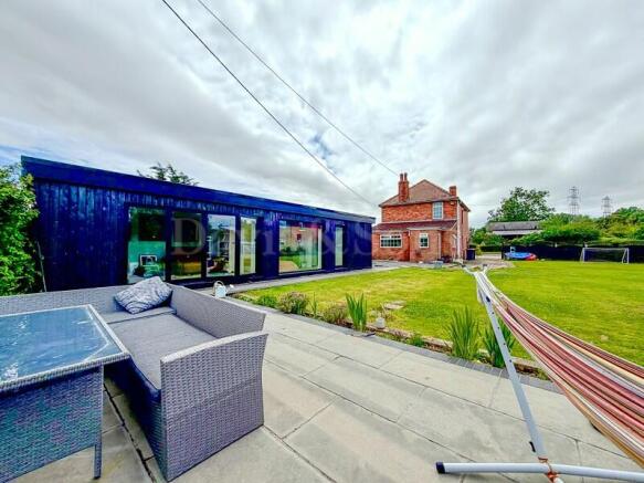 4 bed property, in Nash Road, £495,000