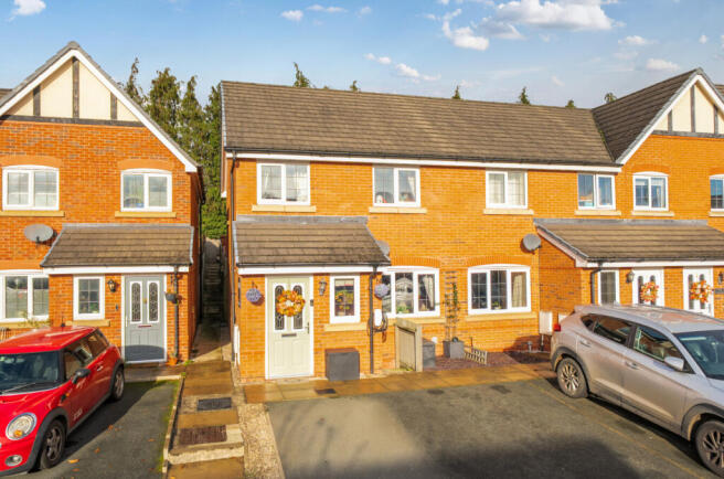 3 bed property, in Heritage Way, £200,000