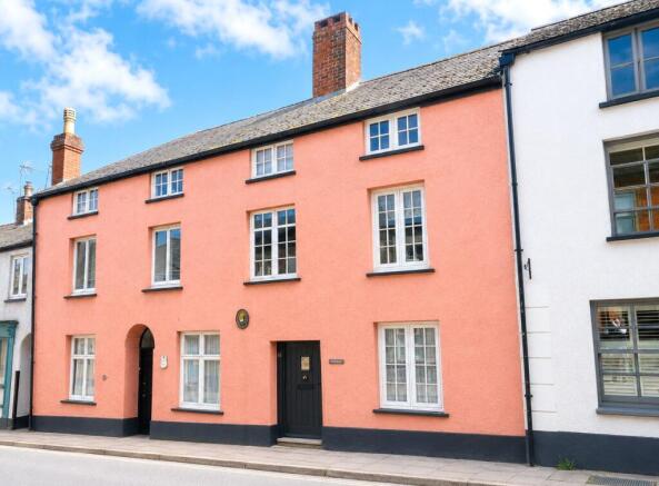 3 bed property, in Church Street, £150,000