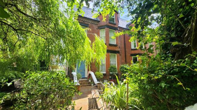 2 bed property, in Sydenham Avenue, £200,000