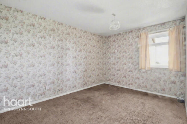 2 bed property, in Woodgate Way, £150,000