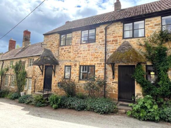 2 bed property, in Symondsbury, £400,000