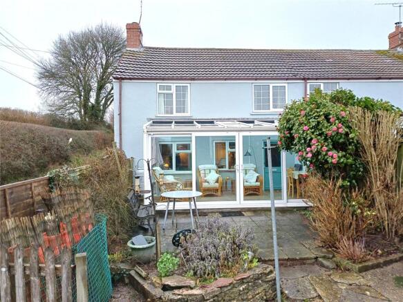 2 bed property, in Hillview, £270,000