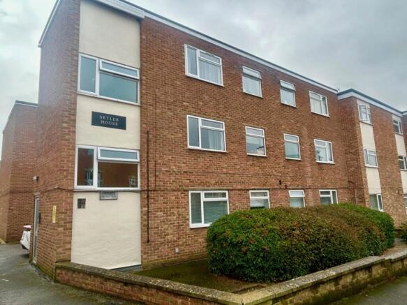 1 bed property, in Setler House, £120,000
