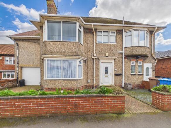 2 bed property, in Lamplugh Road, £169,950