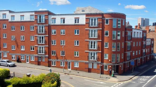 1 bed property, in Cranbrook Street, £90,000