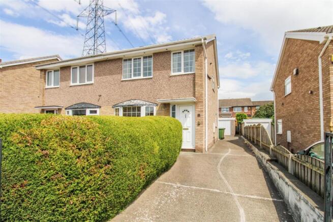 3 bed property, in Noon Close, £199,950