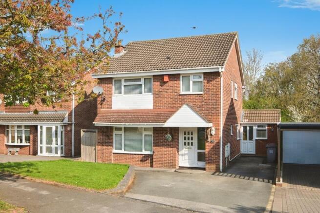 4 bed property, in 96 Kingsleigh Drive, £325,000