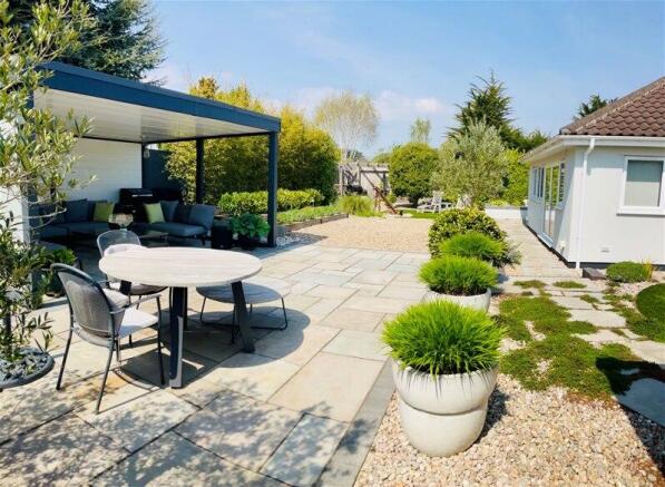 3 bed property, in Linden Close, £815,000
