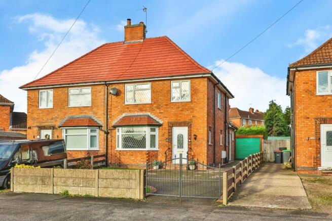 3 bed property, in Green Crescent, £190,000