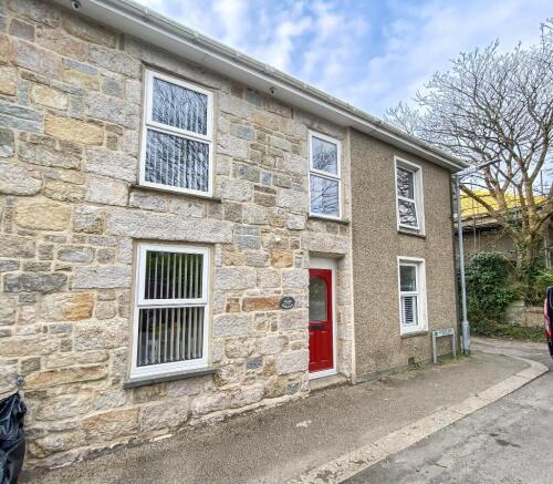 3 bed property, in Roskear Road, £300,000