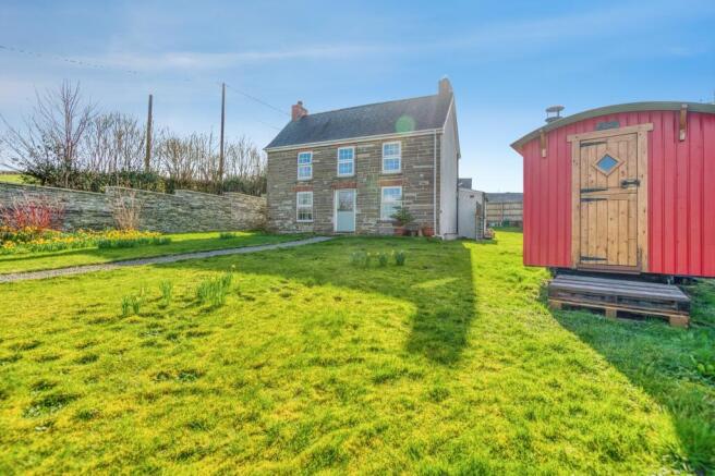 3 bed property, in Llanglydwen, £400,000