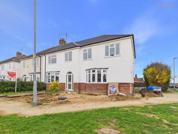 6 bed property, in St. George Avenue, £400,000