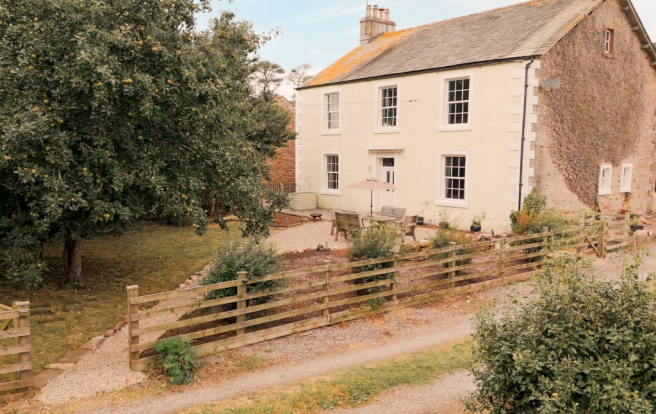5 bed property, in Syke Side House, £795,000