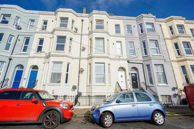 1 bed property, in Blomfield Road, £169,950