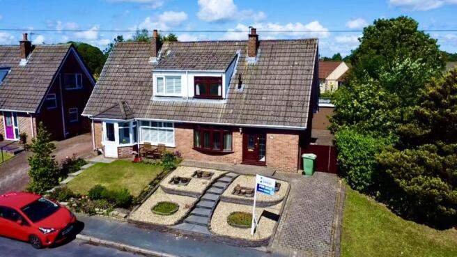 3 bed property, in Knowsley View, £250,000