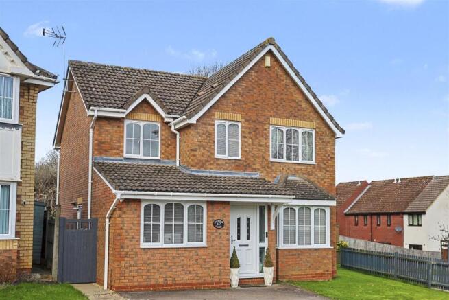 4 bed property, in Jackdaw Close, £630,000