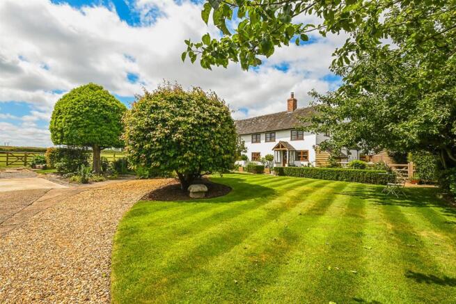 4 bed property, in Moat Cottage, £1,100,000