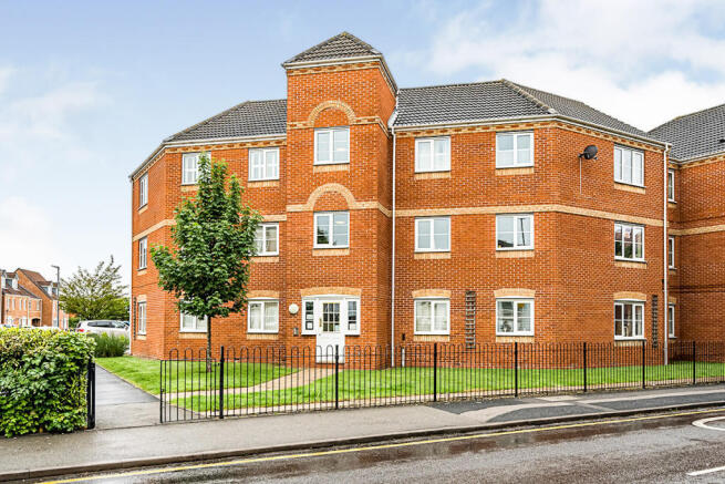2 bed property, in Darbys Way, £104,995