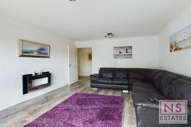 3 bed property, in Sun Gardens, £95,000