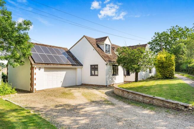 5 bed property, in Wroslyn Road, £750,000