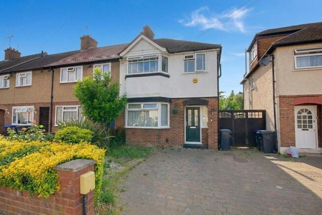 3 bed property, in Roedean Avenue, £475,000