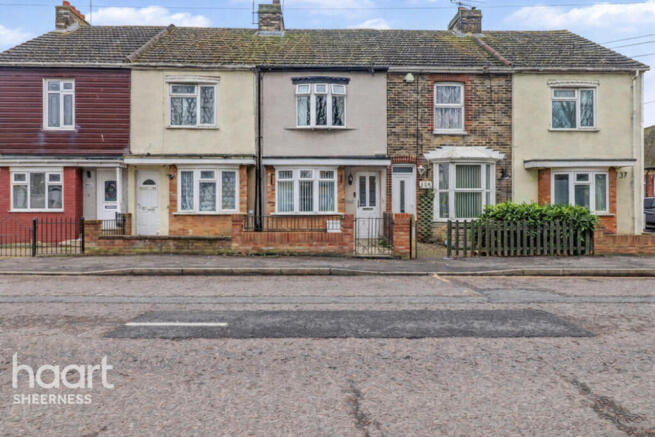 2 bed property, in Queenborough Road, £200,000