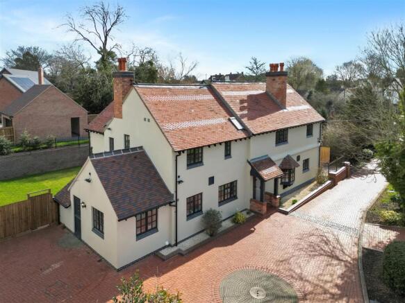 4 bed property, in Mill Street, £850,000