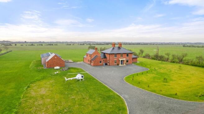 5 bed property, in Youngers Lane, £895,000