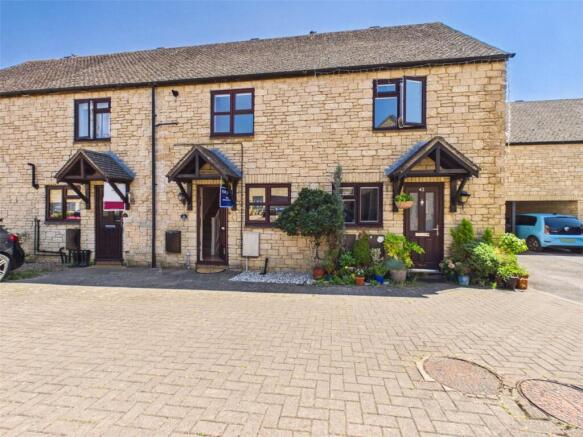 2 bed property, in Campden Close, £280,000