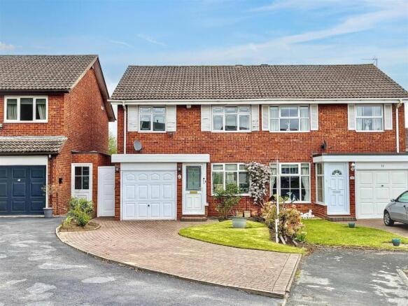 3 bed property, in Hadleigh Croft, £315,000