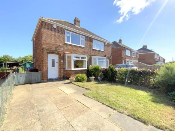 2 bed property, in Sherwood Road, £109,995