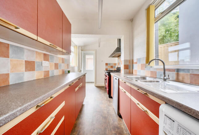 3 bed property, in Chase Road, £350,000