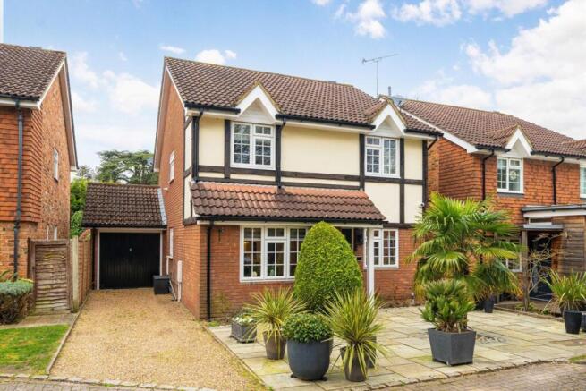 4 bed property, in Village Close, £950,000