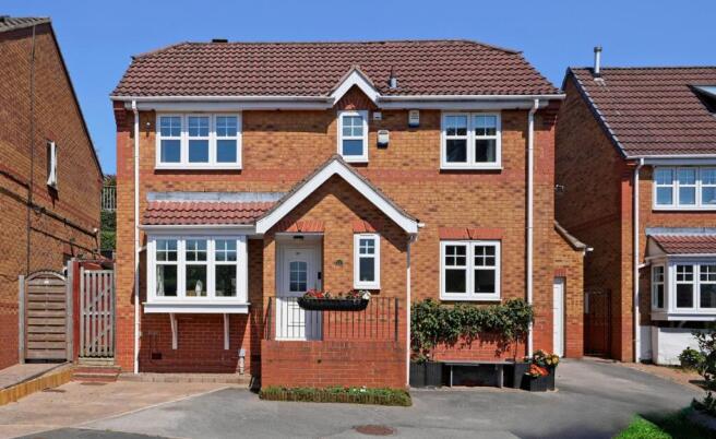 4 bed property, in Stoneley Dell, £400,000
