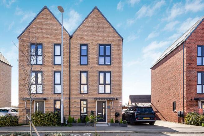 4 bed property, in Northstowe CB24, £425,000