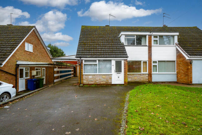 2 bed property, in Stream Road, £265,000