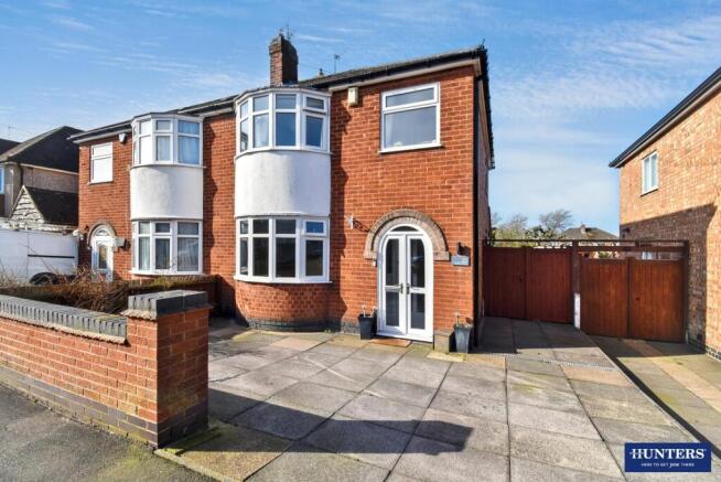 3 bed property, in Guilford Drive, £295,000