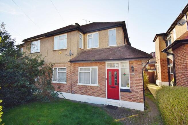 2 bed property, in Alandale Drive, £325,000