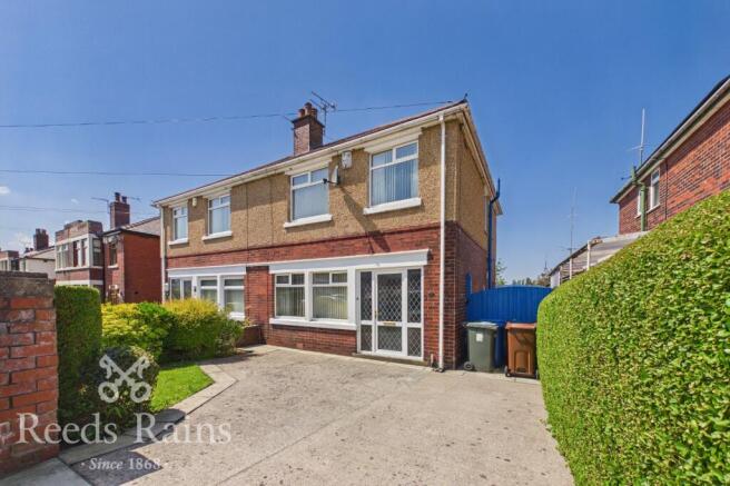 3 bed property, in Highfield Road South, £210,000