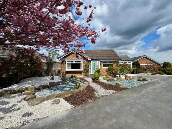 3 bed property, in Blackburn Crescent, £350,000