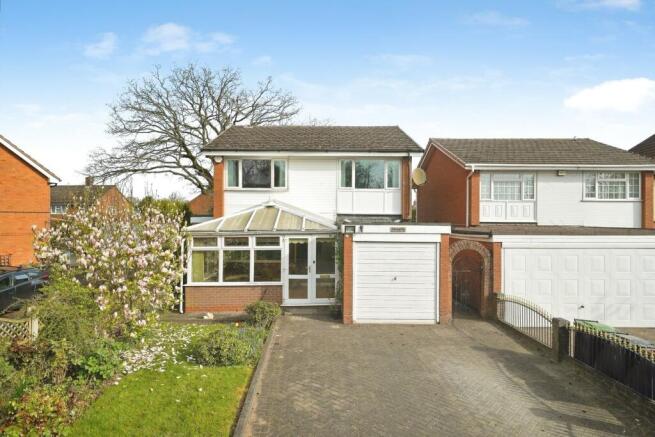 4 bed property, in Houndsfield Lane, £385,000
