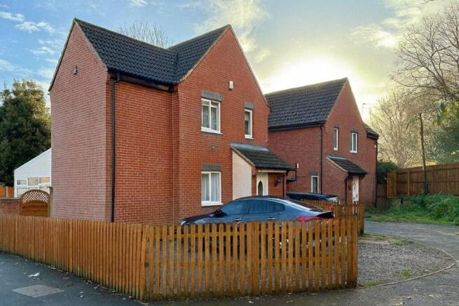4 bed property, in Neatscourt Road, £575,000