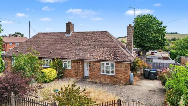 2 bed property, in Chippenham Road, £250,000