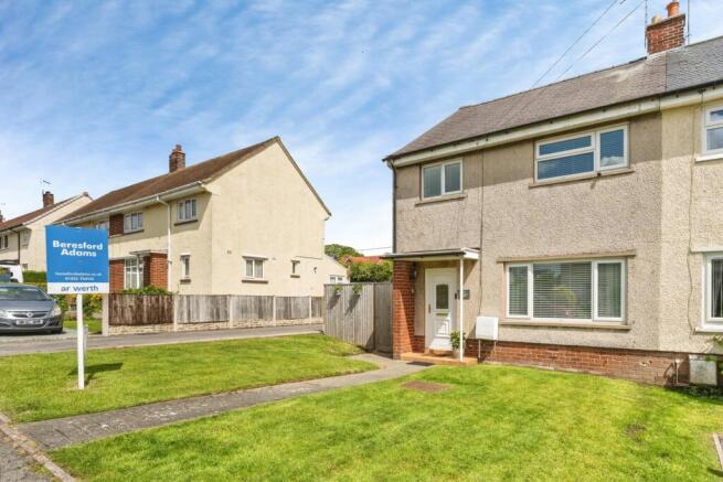 3 bed property, in St. Marys Drive, £220,000