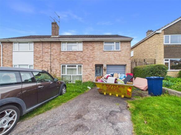 4 bed property, in Oldbury Orchard, £420,000