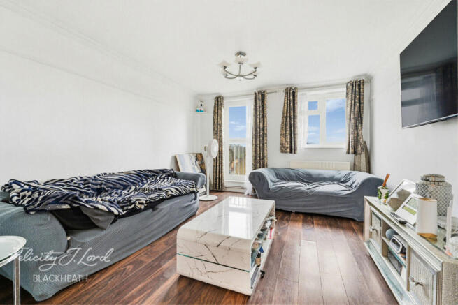 1 bed property, in Kirkham Street, £200,000